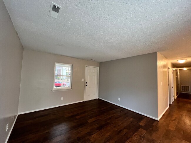 Building Photo - Four bedroom home in Norfolk - Beautiful Backyard