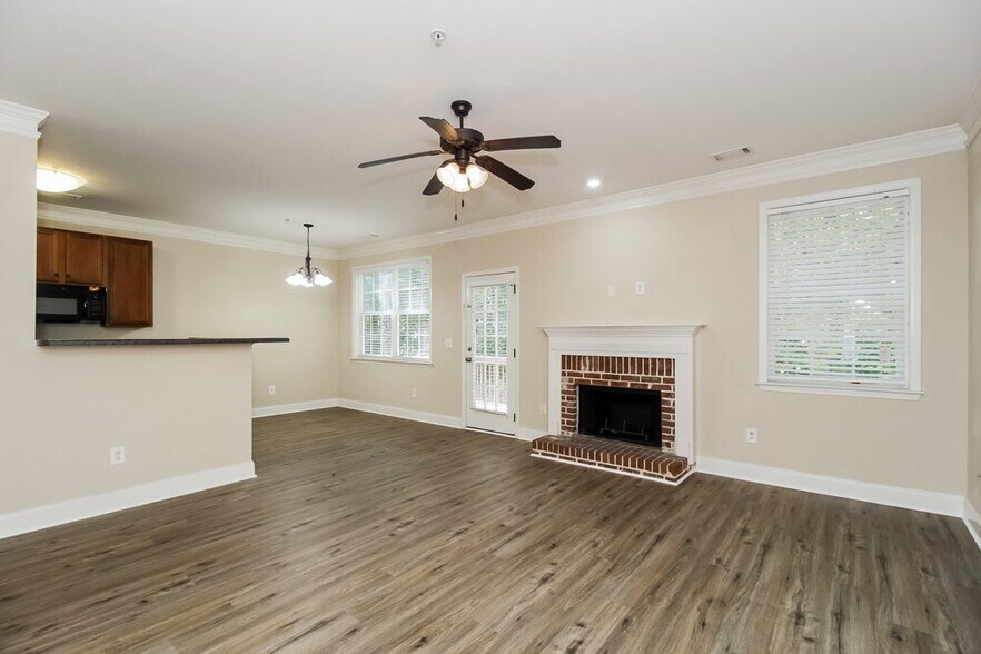Building Photo - 210 Ranier Ct.