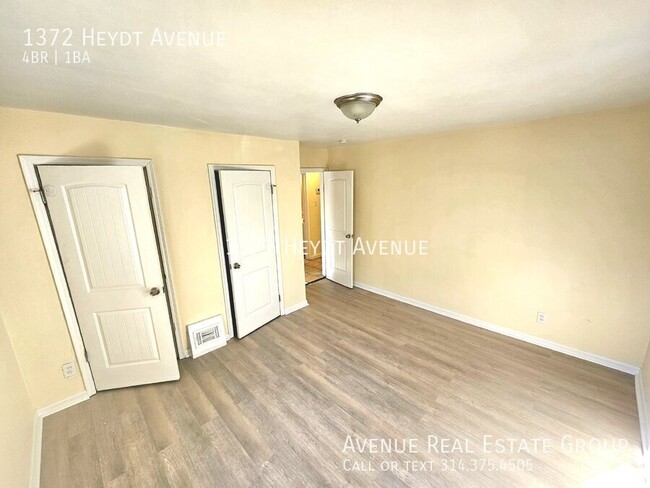 Building Photo - Charming 2-Bedroom Gem on Heydt Avenue wit...