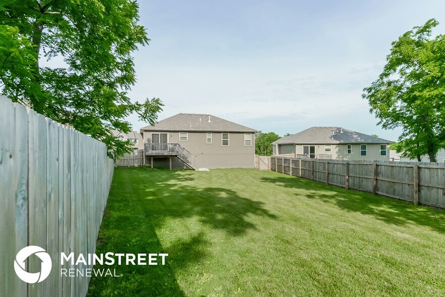 Building Photo - 801 Emerson Dr