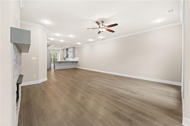 Building Photo - 205 Bedford Aly