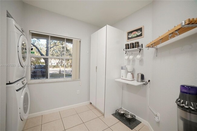 Building Photo - 8360 SW 27th St