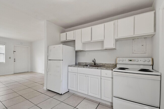 Building Photo - 1172 W 34th St