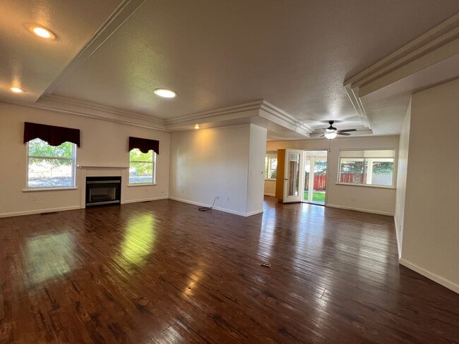 Building Photo - Beautiful 3-bedroom, 2-bath patio home in the Westwood neighborhood