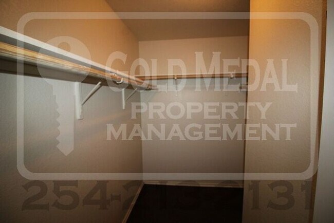 Building Photo - Willamette Wins – Where Convenience Meets Everyday Living!