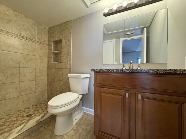 Building Photo - Altamonte Springs Top Floor Condo ~ Gated Waterfront Community ~ Must See!