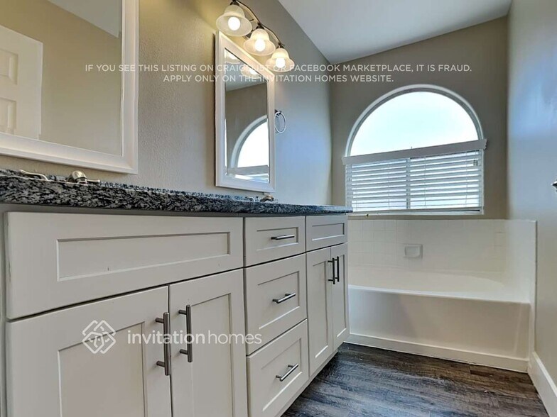 Building Photo - 7005 Ellis Island Ct