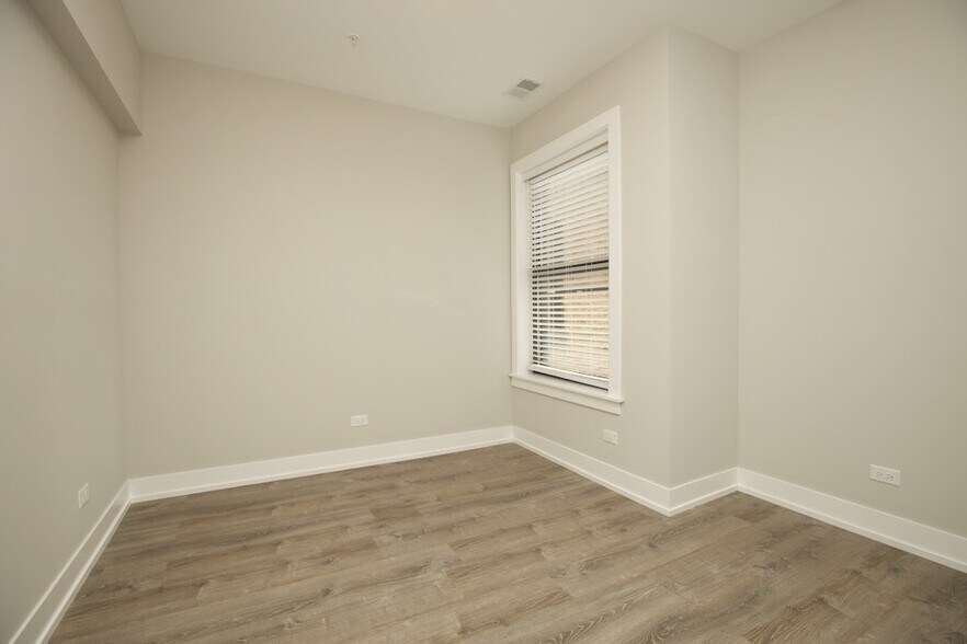 Building Photo - 1143 Maple Ave