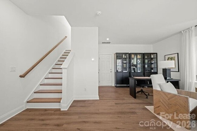 Building Photo - 1018 Fairway Green Ln