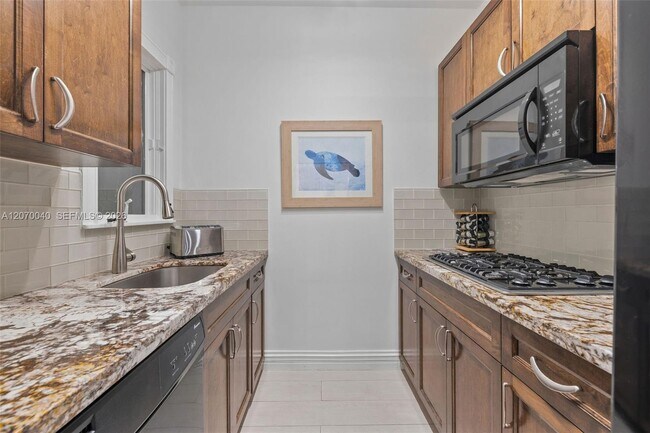 Building Photo - 257 N Coconut Ln