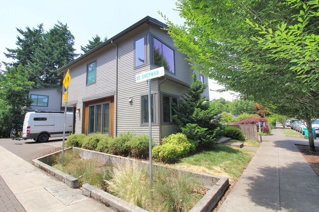 Building Photo - 2273 SE 77th Ave