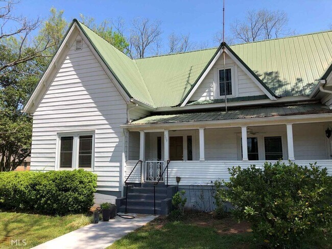 Building Photo - 599 Gordon St