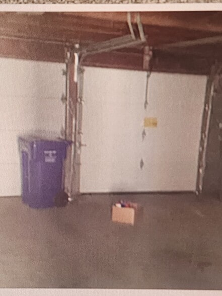 Building Photo - 50 NE Village Squire Ave