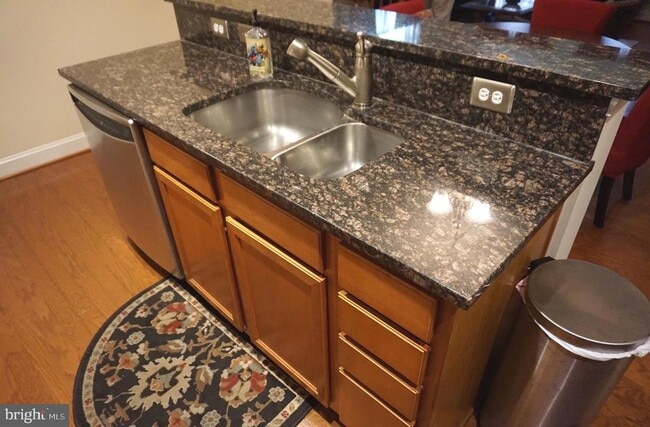 Building Photo - 901 Pine Forest Ln