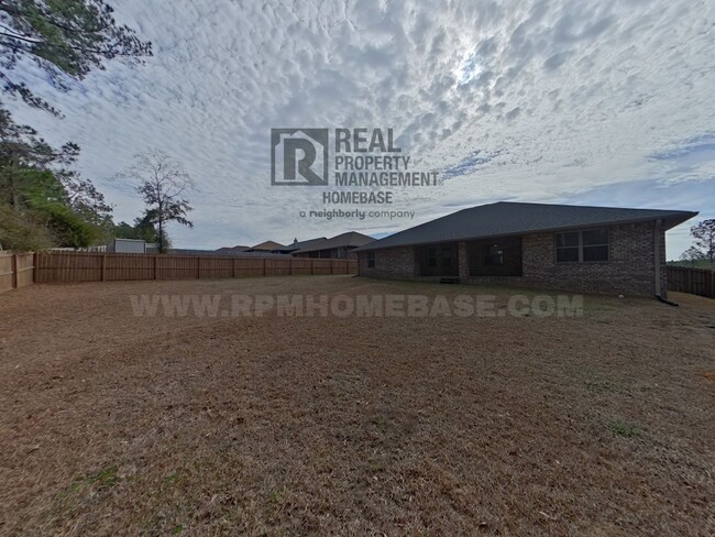 Building Photo - Spacious Family Home in Crestview | 4BR/3B...