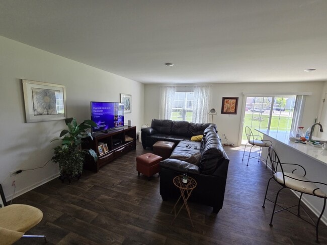 Building Photo - 1801 Turtle Creek Dr