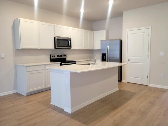 Building Photo - 11815 Davis Dr