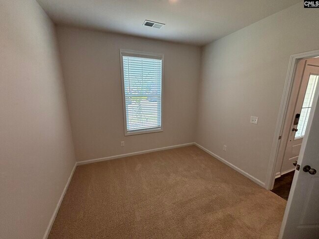 Building Photo - 102 Georgia Pine Dr