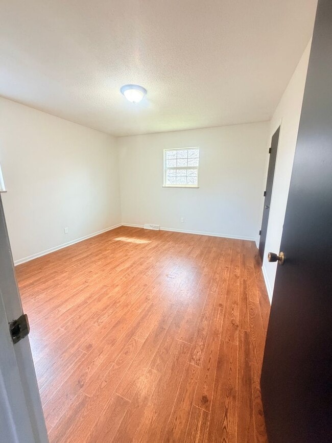 Building Photo - Charming Updated Duplex in Farragut