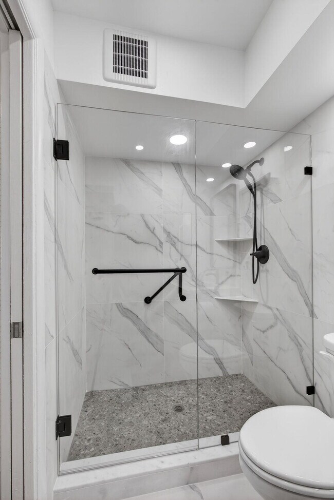 Building Photo - 100 Shore Ct