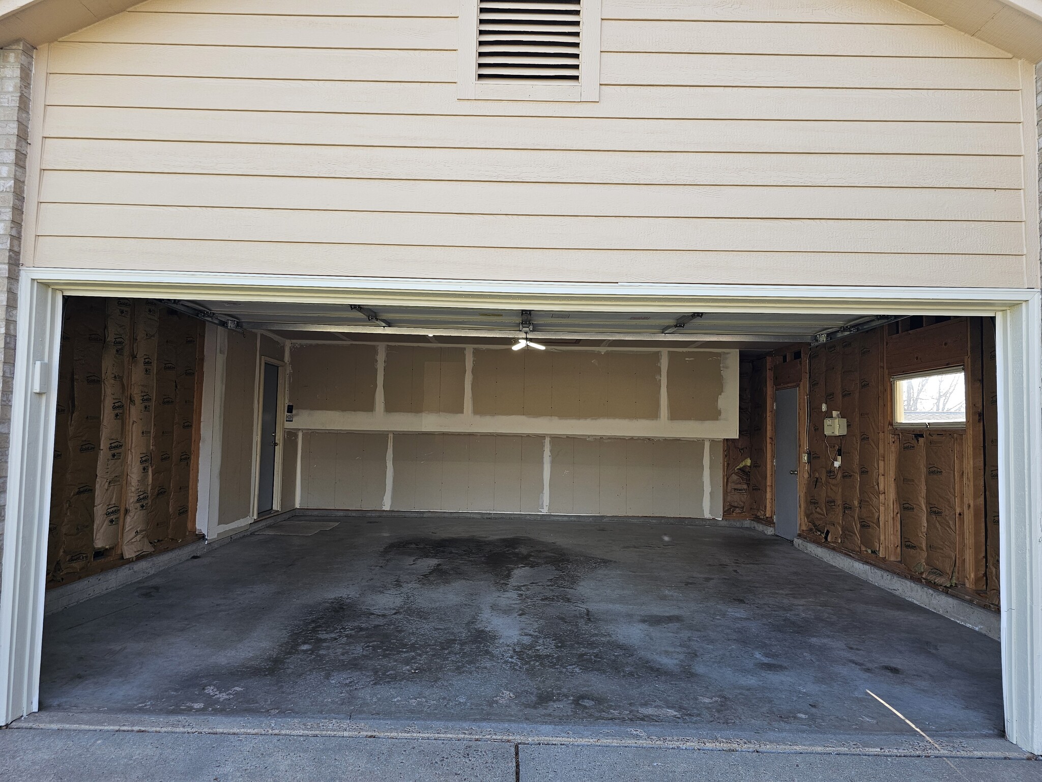 Building Photo - 4601 E Hanna Cir