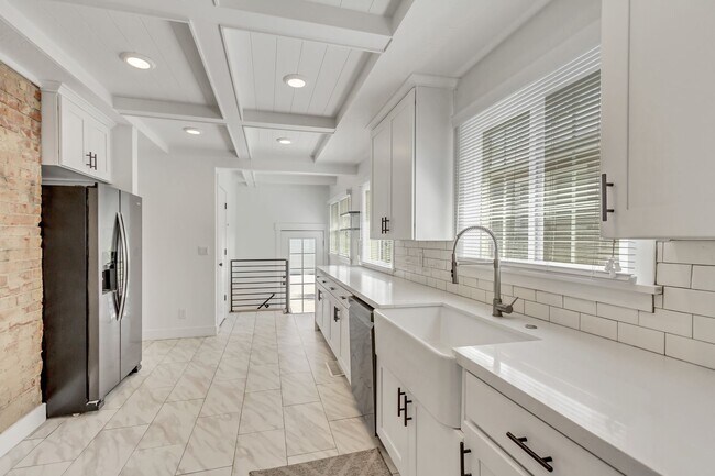 Building Photo - Elegant Yale Crest Bungalow in the Heart o...