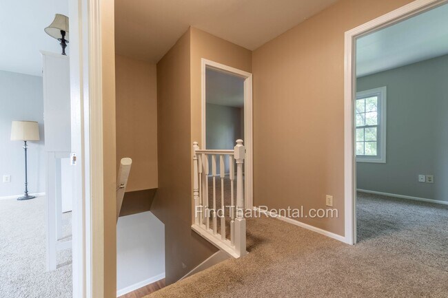 Building Photo - Freshly Painted, Pet-Friendly, Off-Street Parking, Walk to Carlisle HS!
