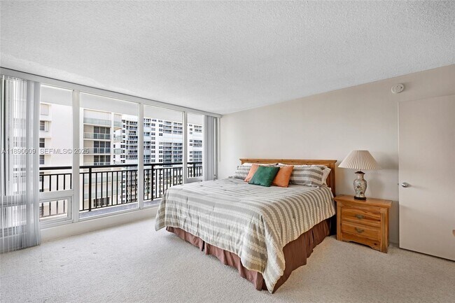 Building Photo - 4280 Galt Ocean Dr