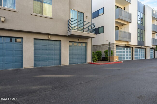 Building Photo - 610 E Roosevelt St