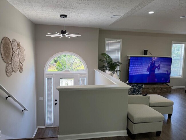 Building Photo - 934 Bay Ridge Dr