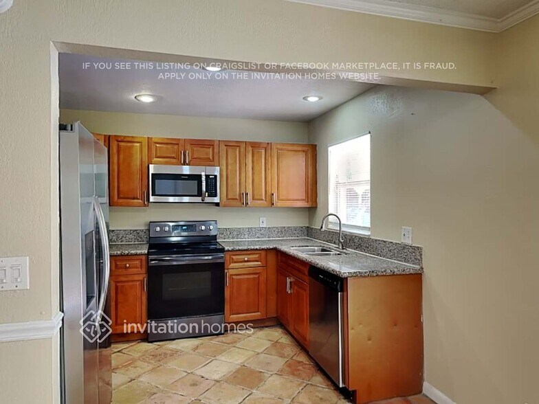 Building Photo - 3635 N Mountain Dr