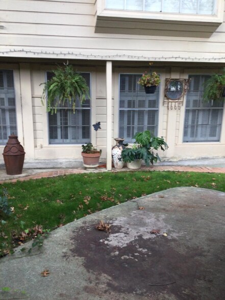 Building Photo - 10220 Marsh Ln