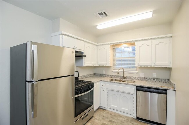 Building Photo - 1153 Elmhurst St