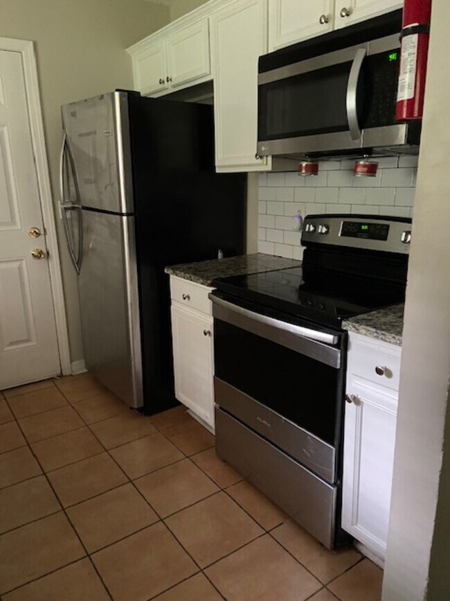 Building Photo - Rooms for rent in Atlanta
