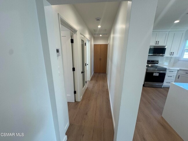 Building Photo - 21420 Chatsworth St