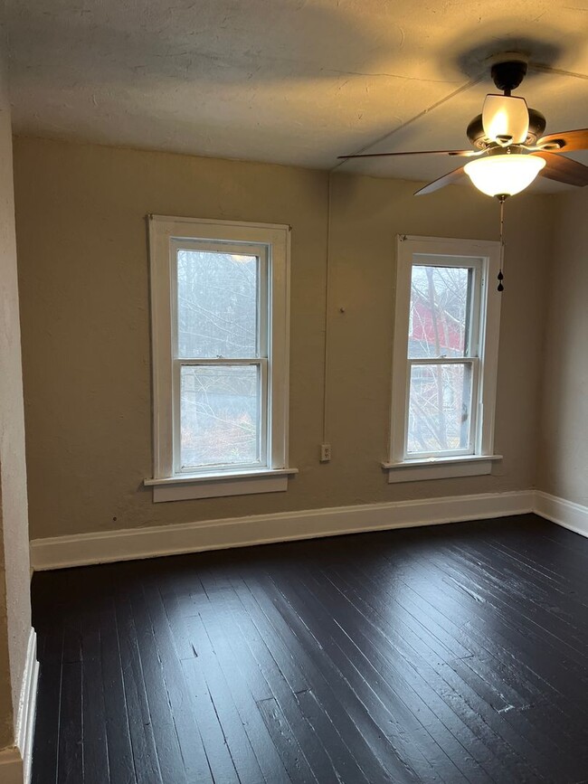 Building Photo - Muir - 1219-1221 Forsythe Ave