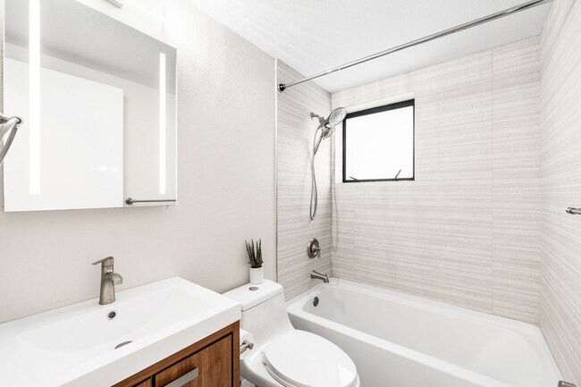 Building Photo - Modern 2BD, 1.5BA Condo with 20' Ceilings and Garage Parking Spot