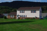 Building Photo - 640 Briar Manor