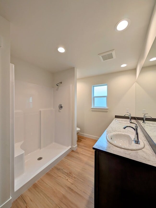 Building Photo - **New Construction** FOUR Bedroom House for Rent in Eastmont School District!