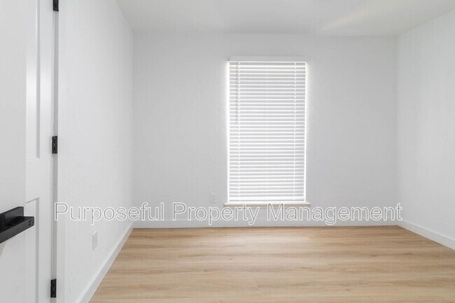 Building Photo - 8913 Bentree Country Way