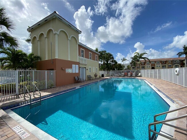 Building Photo - 8800 NW 107 Ct