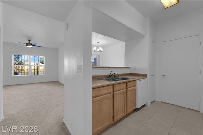 Building Photo - Beautiful 2 bedroom condo with garage!!!