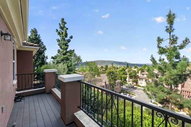Building Photo - 1357 Sky Ridge Ct