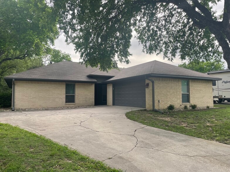 Building Photo - 3924 Waterford Way