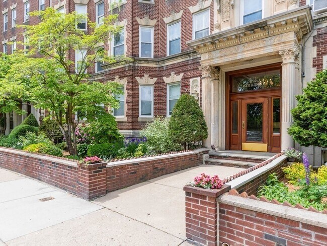 Building Photo - 131 Park Dr