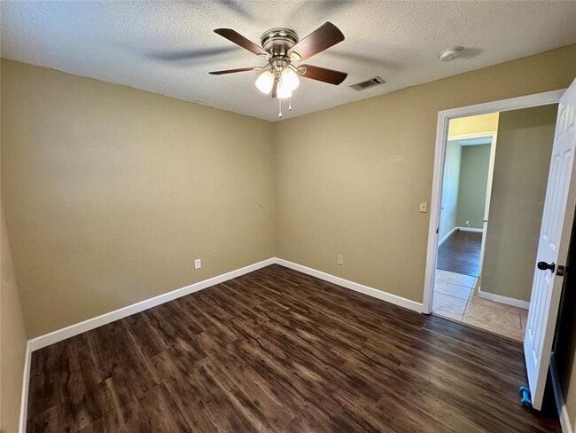 Building Photo - 2409 Village Walk