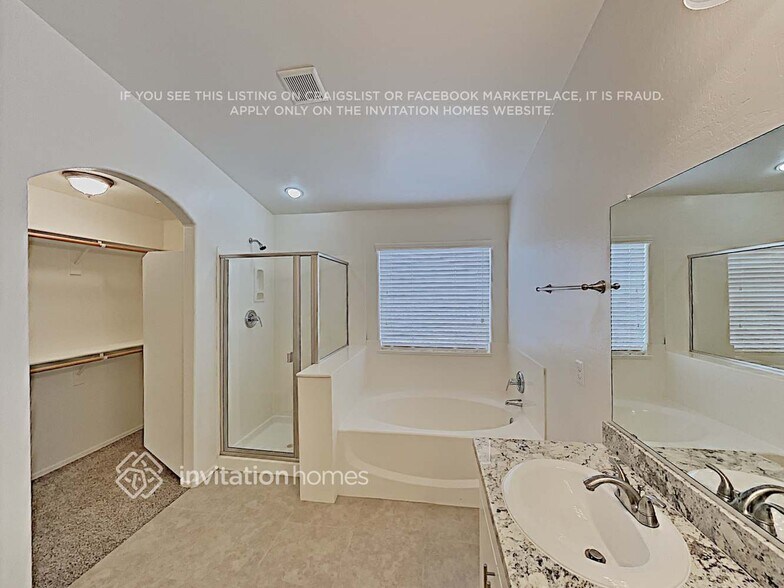 Building Photo - 2643 E Cowboy Cove Trail