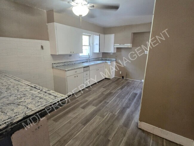 Building Photo - 3-Bedroom Home in Saginaw