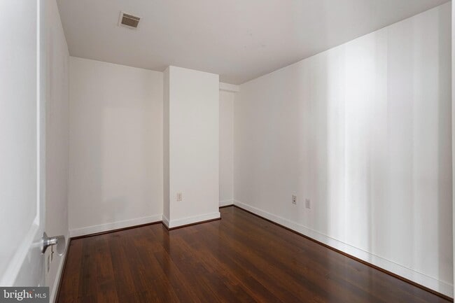 Building Photo - 157 Fleet St