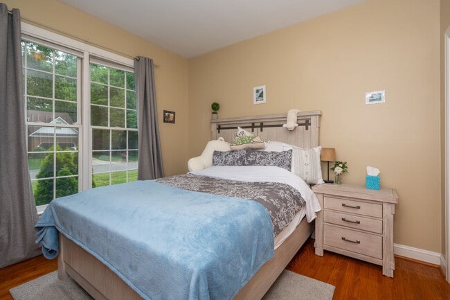Building Photo - Immaculate Home In Gatling Point!